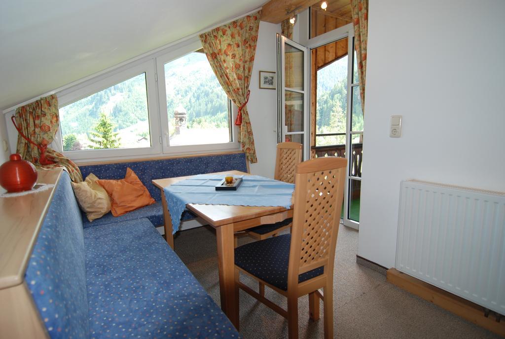 Ferienwohnung Pension Tirol Бихлбах Стая снимка
