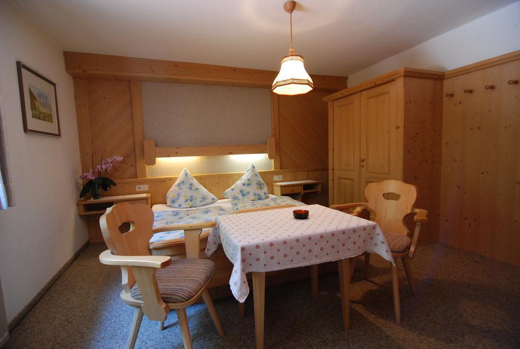 Ferienwohnung Pension Tirol Бихлбах Стая снимка