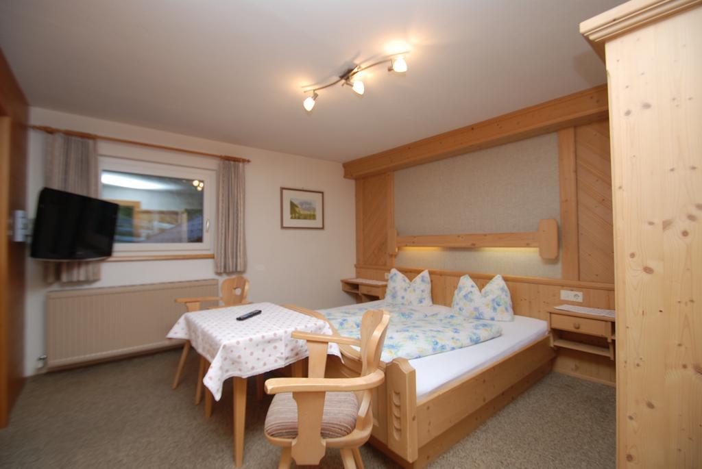 Ferienwohnung Pension Tirol Бихлбах Стая снимка
